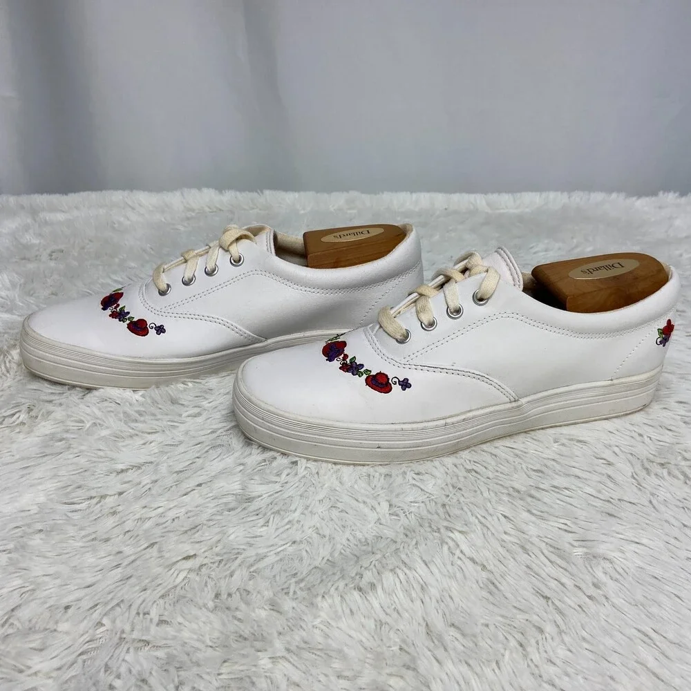 VTG Grasshoppers By Keds Embroidered White Sneakers Sz 8.5 Cottage Core Red Hat